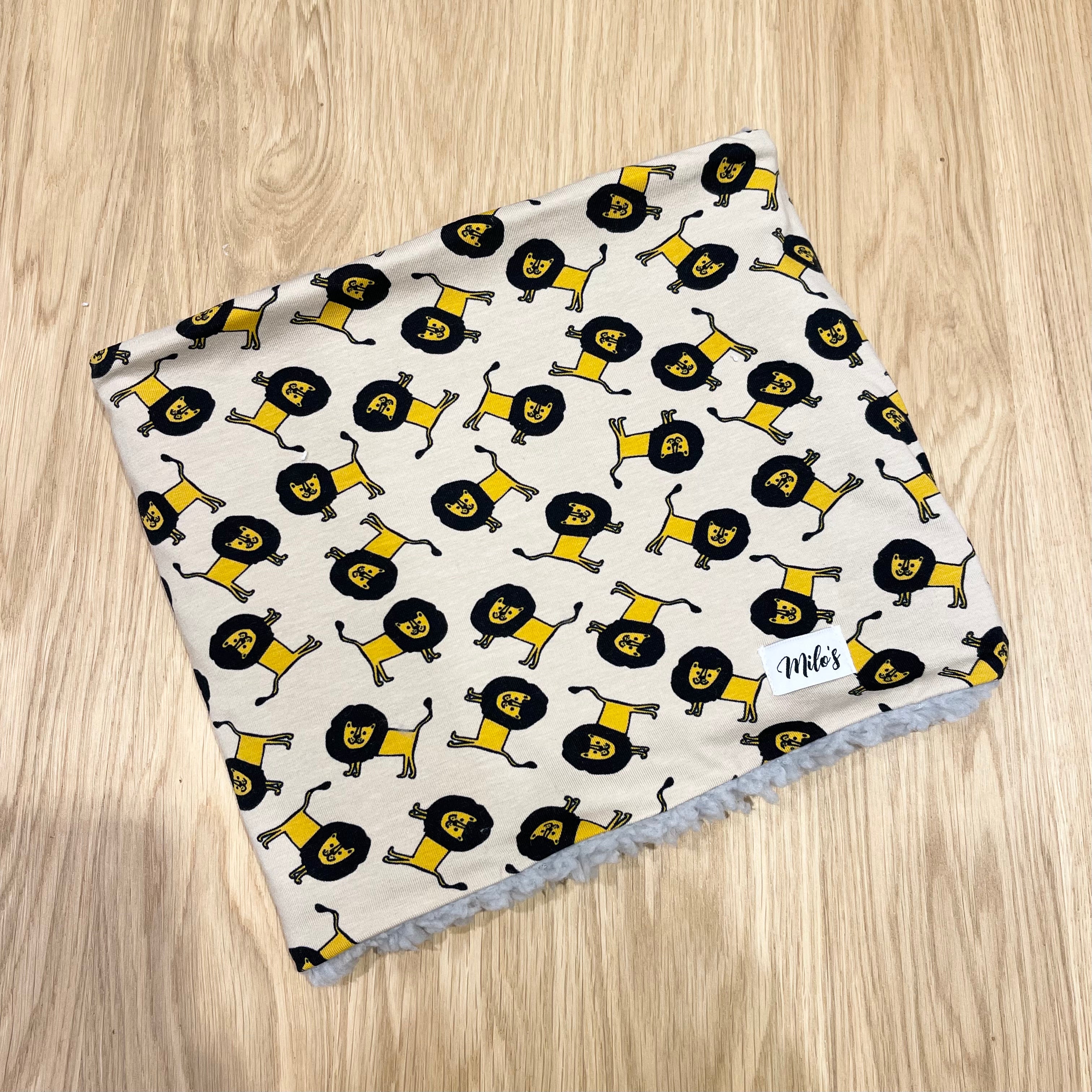 Lion Cuddly Snood