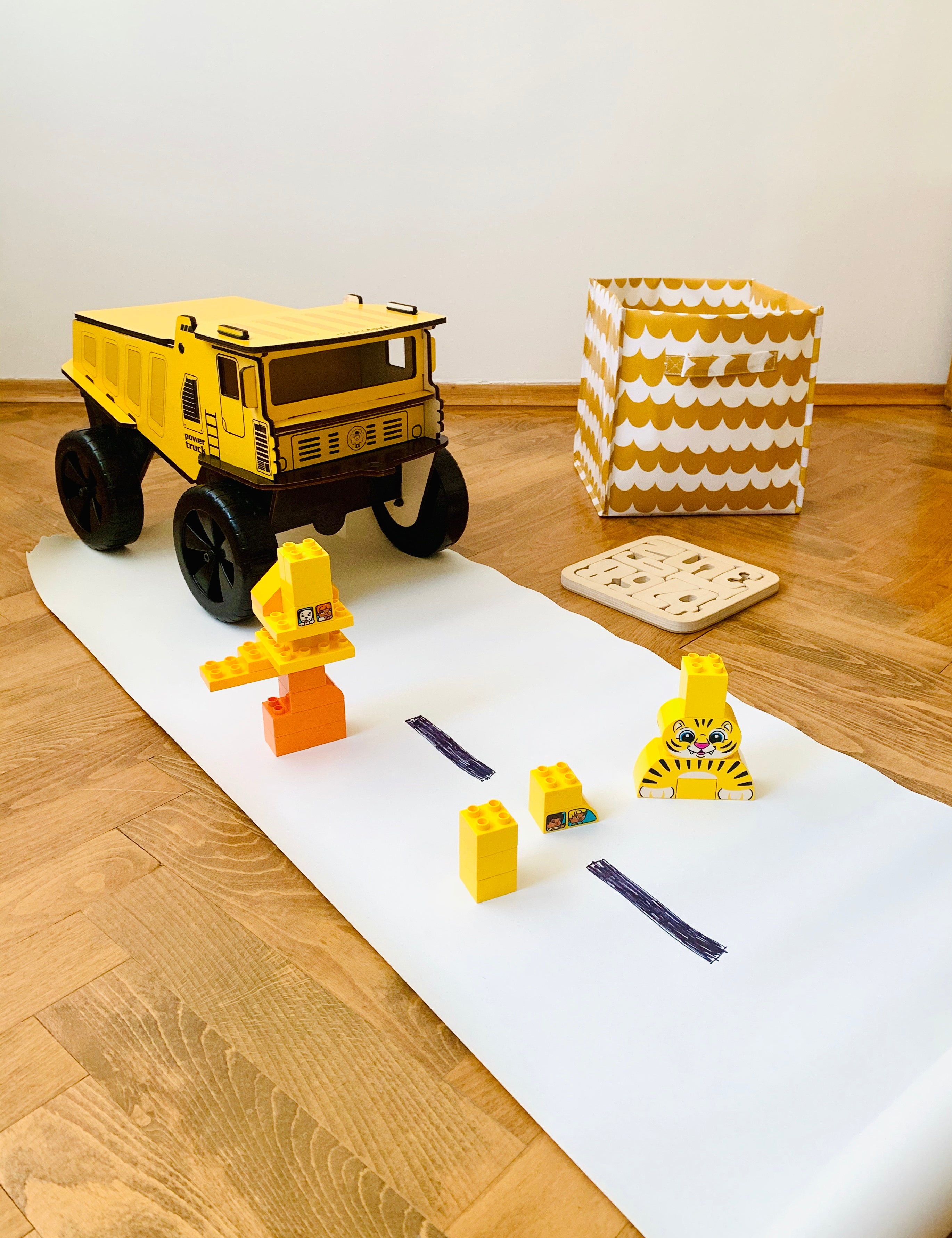 Bam-Bam-Spielzeug-LKW-216-1643196753.jpg