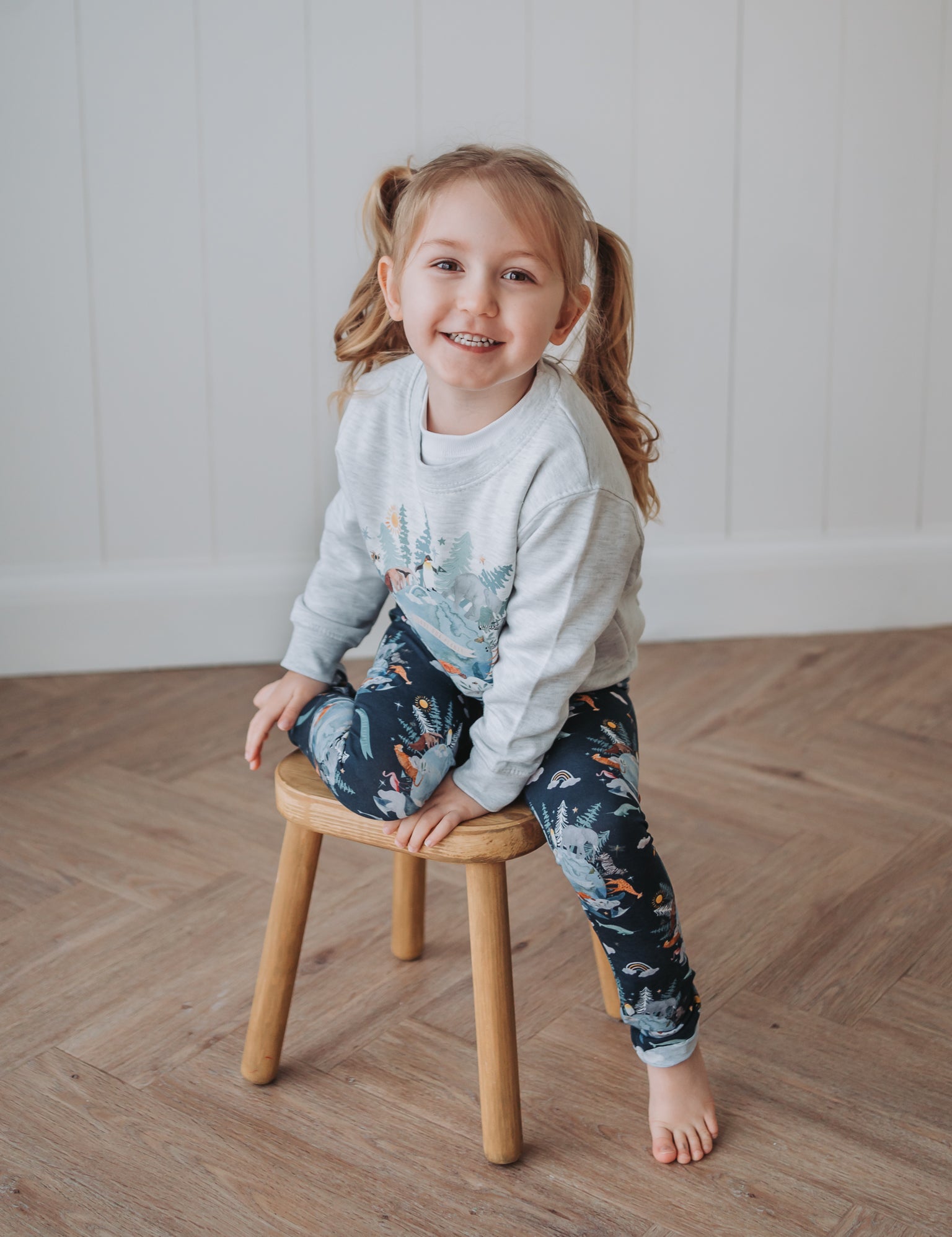 SaveOurPlanetSweater_Leggings1_9257d727-865f-435b-8161-5780d2494e03.jpg